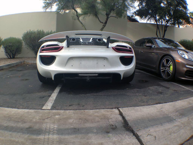 Illustration for article titled Two Porsche 918 Spyders Are In Arizona Right Now
